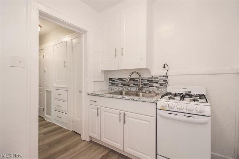 3188 W 111th St #2 - Photo 3 of 9