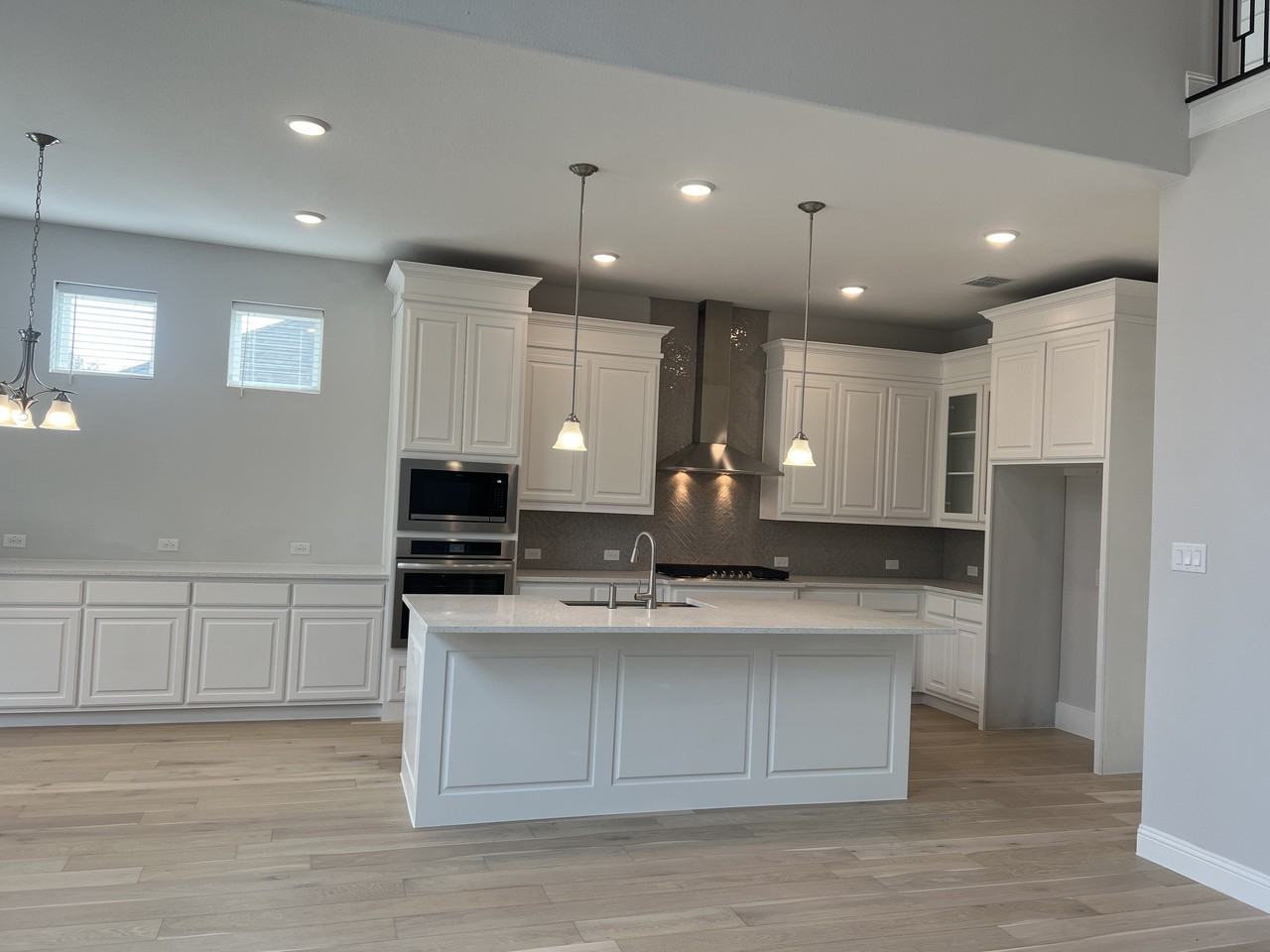 7208 Redwood Rd - Photo 2 of 16