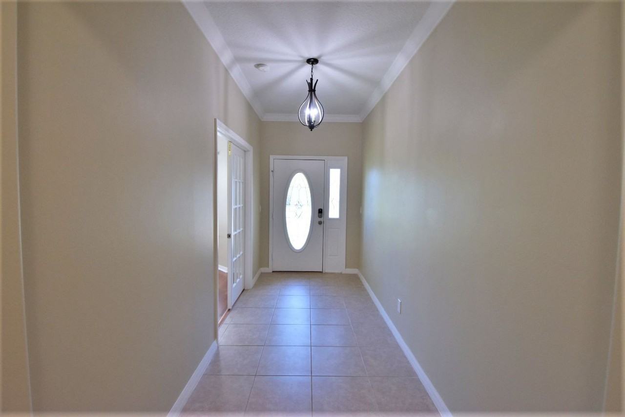 1102 Hailey St - Photo 2 of 18