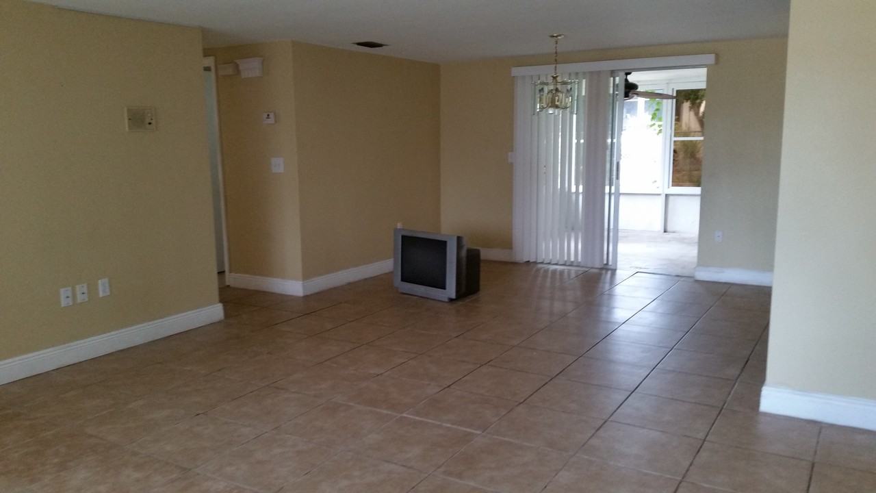 4624 Durney St - Photo 2 of 9