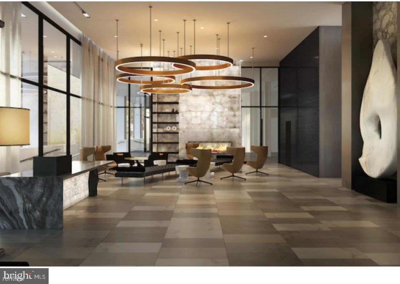 200 N 16th St - Photo 2 of 18