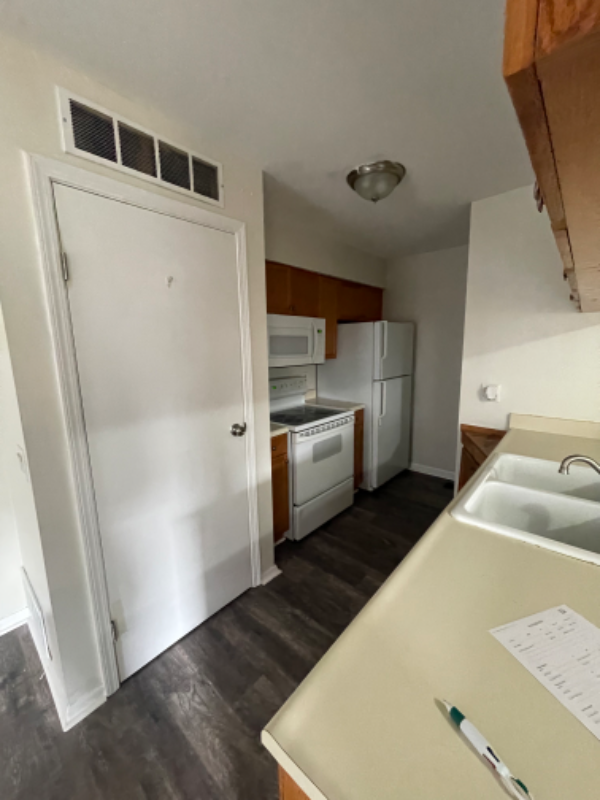 251 E Linden Ave - Photo 3 of 15