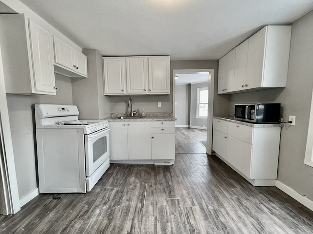 422 4th Ave S #1 - Photo 3 of 17