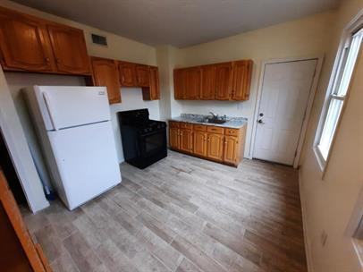 1633 E 49th St - Photo 2 of 7