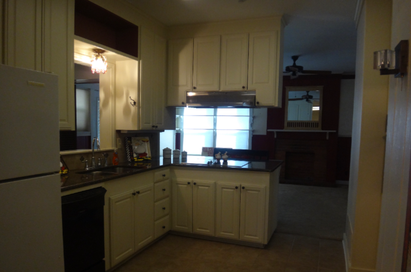 204 Crescent Dr - Photo 3 of 17