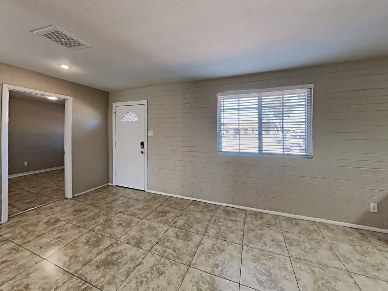 6247 W Marshall Ave - Photo 3 of 18