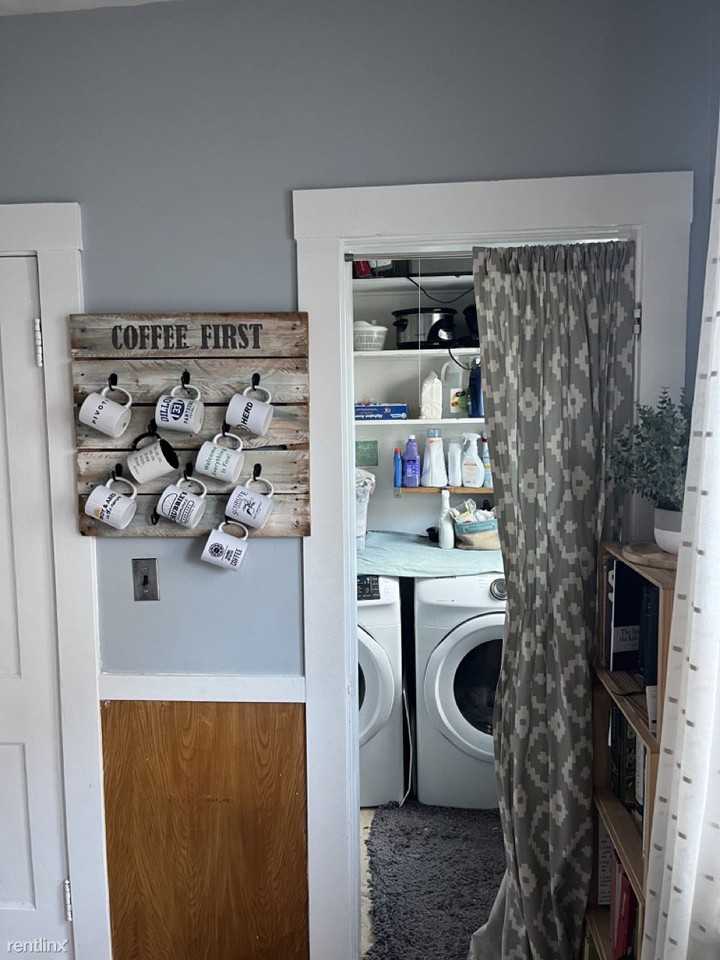 143 Manthorne Rd - Photo 3 of 20