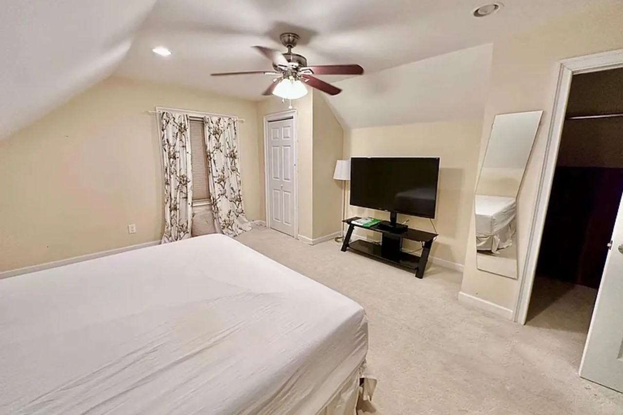 33 Violet Ave - Photo 3 of 21