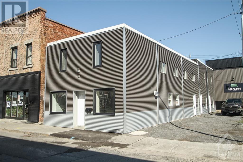 9 First St E - Photo 3 of 4