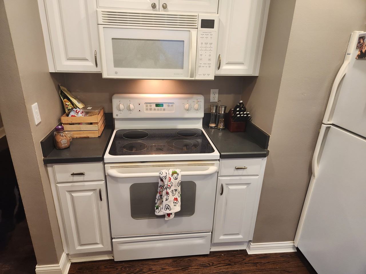 3187 Thomas Avenue - Photo 2 of 9