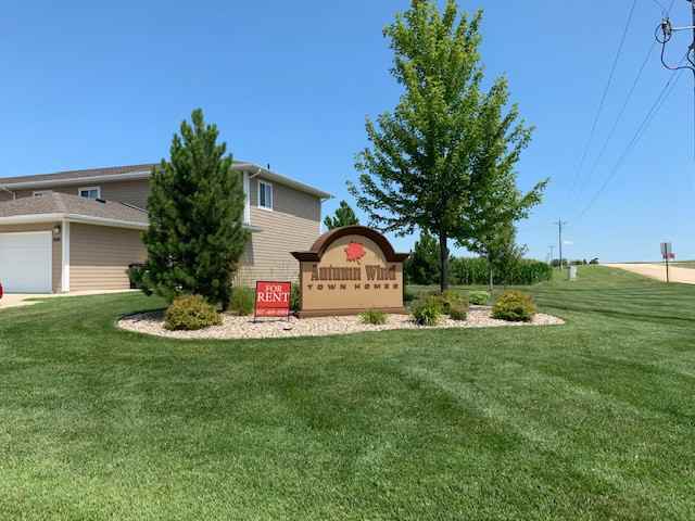 653 Maple Lane - Photo 3 of 11