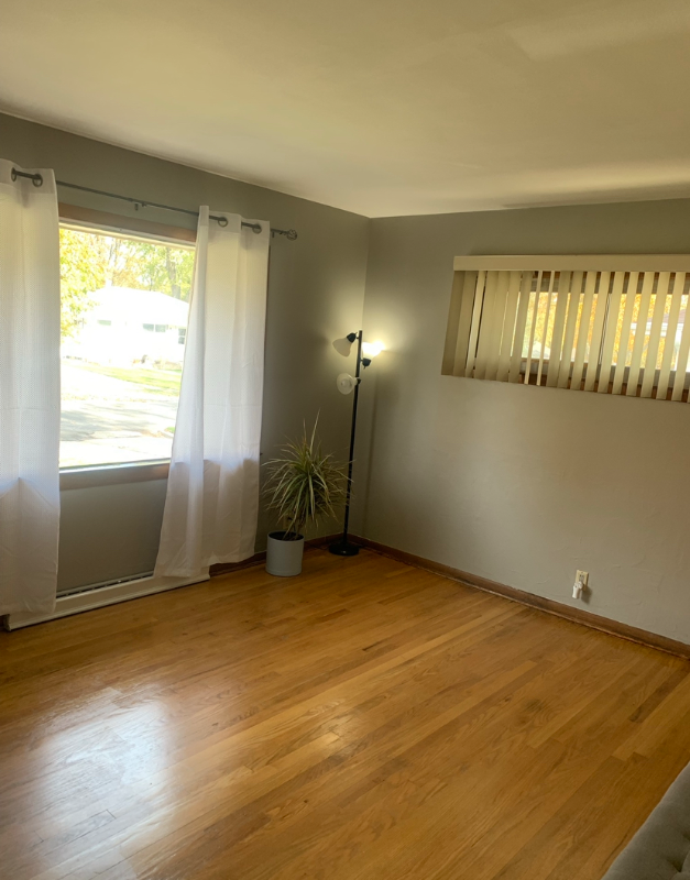 8827 W Lawn Ave - Photo 3 of 28