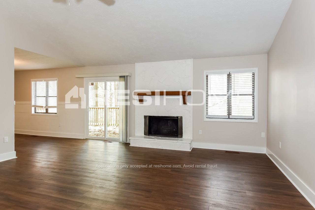 4197 Nowata Dr Ne - Photo 3 of 19