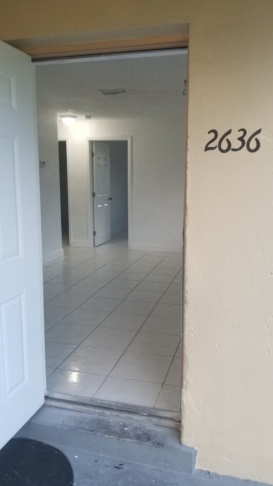 HESSMER OAKLAND PARK - Photo 2 of 21