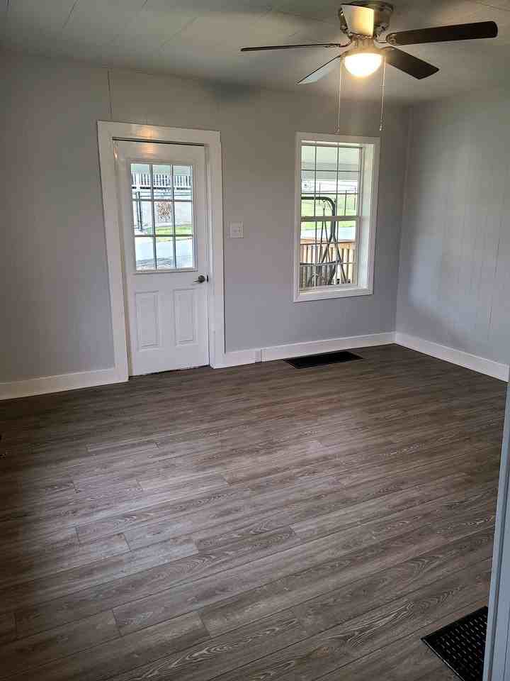 411 1st St #1 - Photo 4 of 25