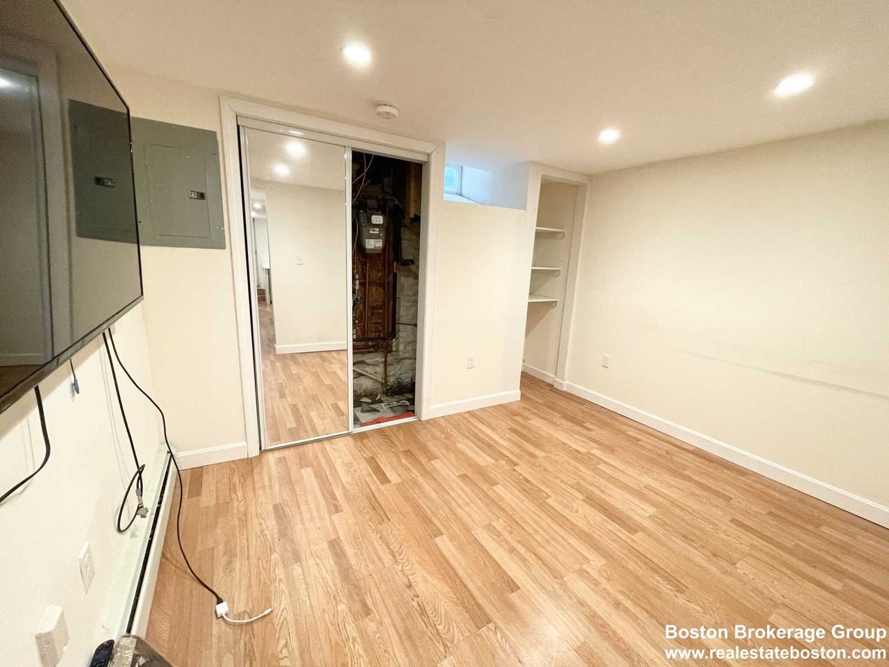 Greenwich St - Photo 3 of 11