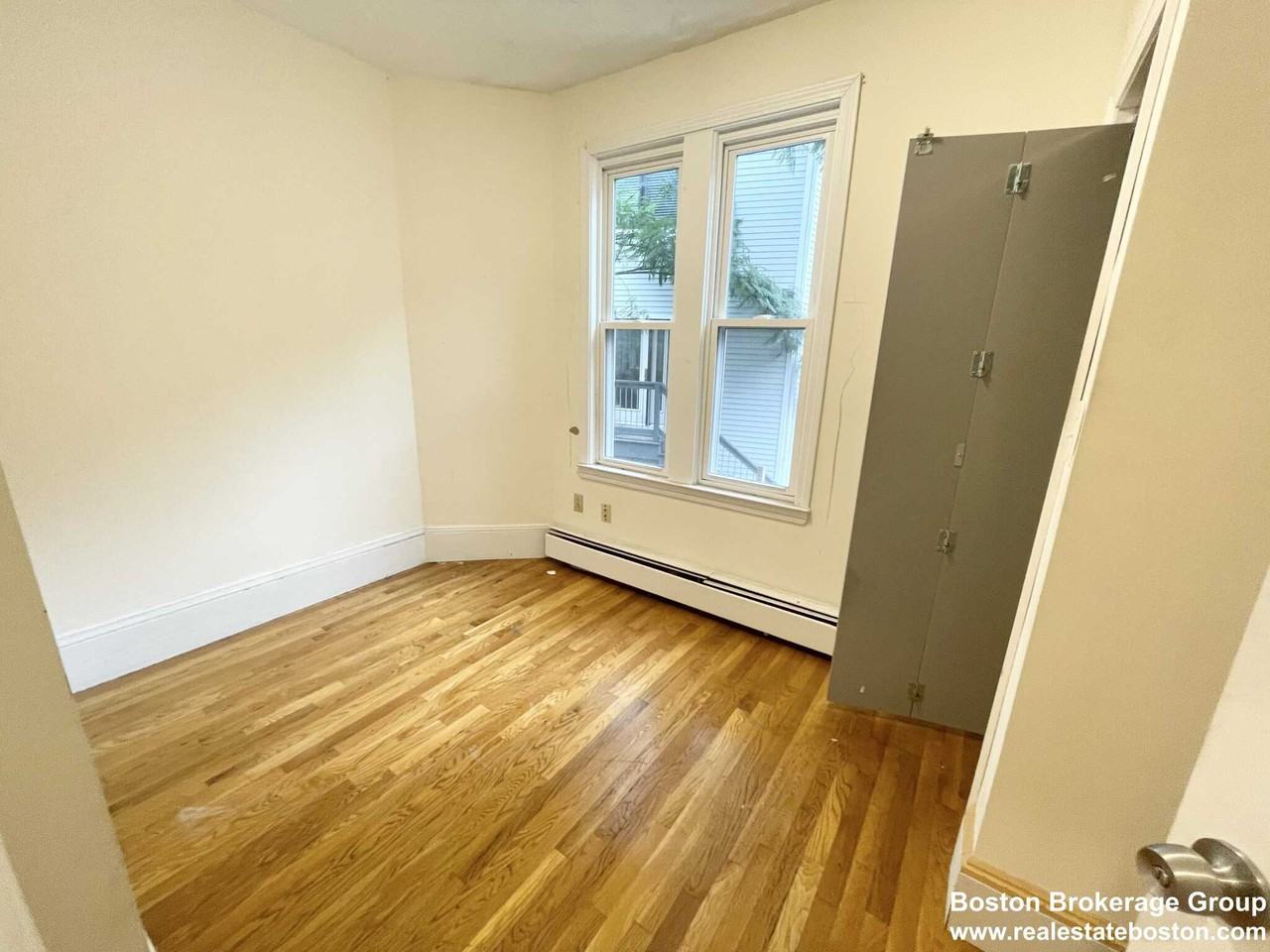 Greenwich St - Photo 5 of 11