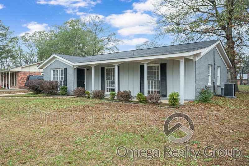1265 Adell St - Photo 6 of 39