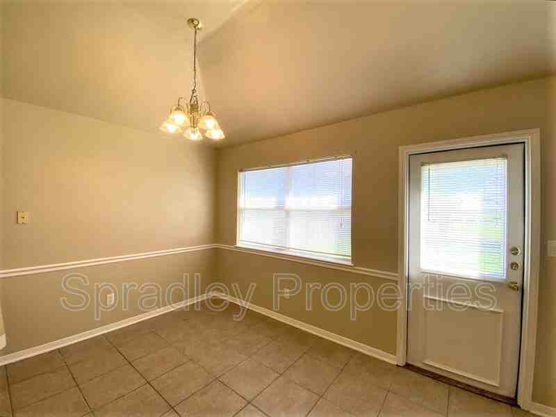 217 Meadowbrook Dr - Photo 3 of 10