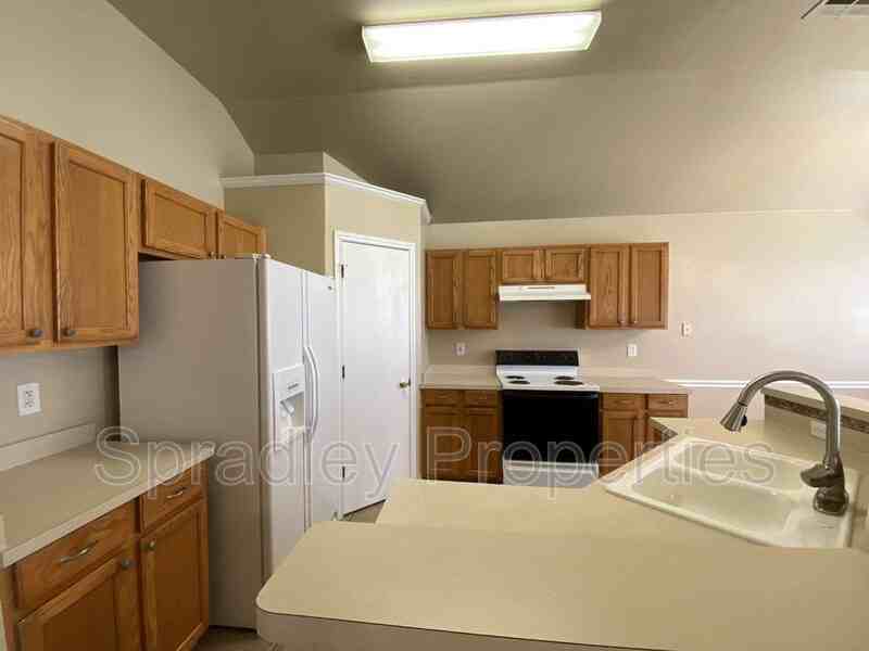 217 Meadowbrook Dr - Photo 4 of 10