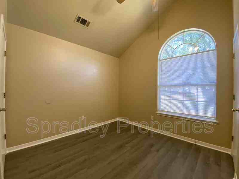 217 Meadowbrook Dr - Photo 5 of 10