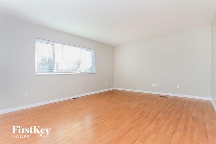 11741 Hanover Rd - Photo 3 of 15