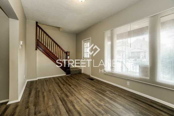 401 S Warren Ave - Photo 3 of 14