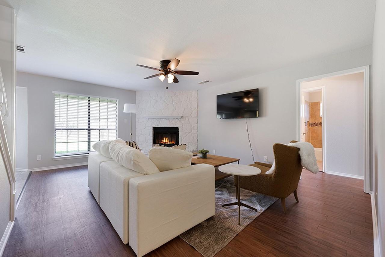 Elegant stone-front home in prime Round Rock location – Move-in ready! - Photo 2 of 21