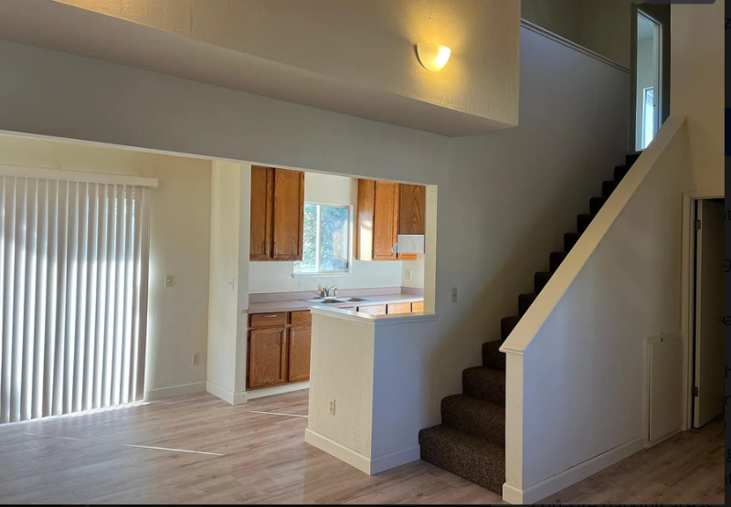 317 Laurel St - Photo 2 of 4