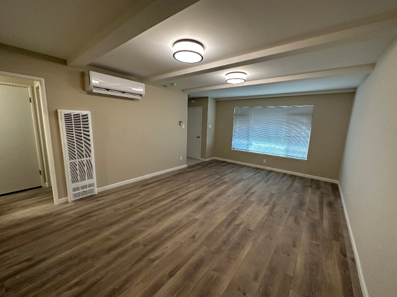 1375 Columbia St - Photo 2 of 14