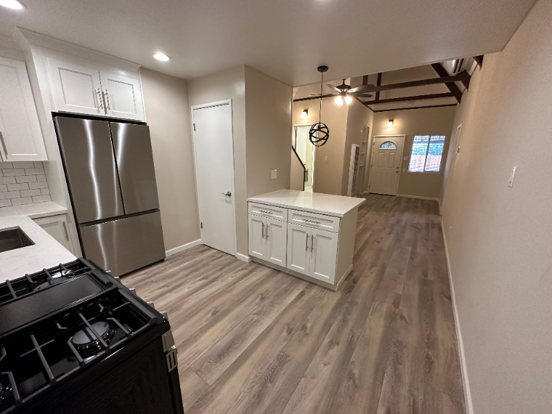 1375 Columbia St - Photo 3 of 14