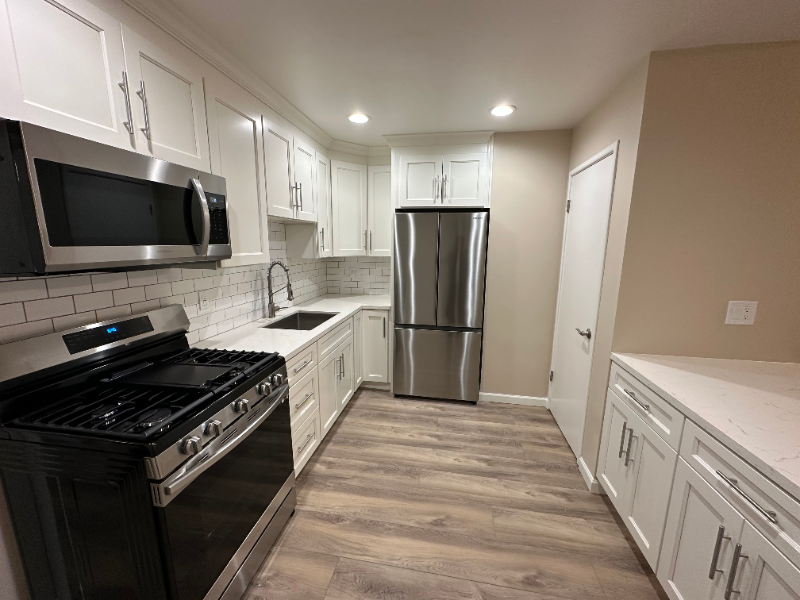 1375 Columbia St - Photo 4 of 14