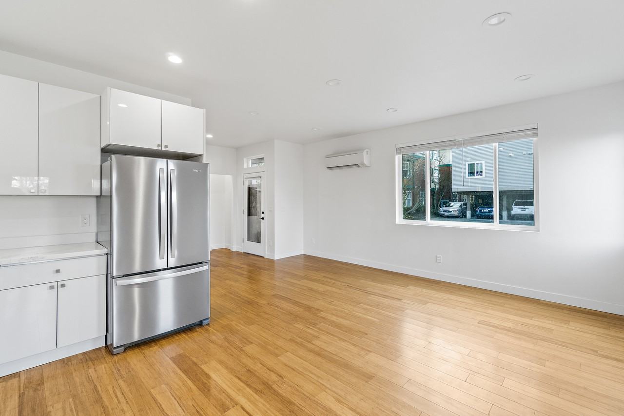 2611 41st Ave Sw - Photo 5 of 19