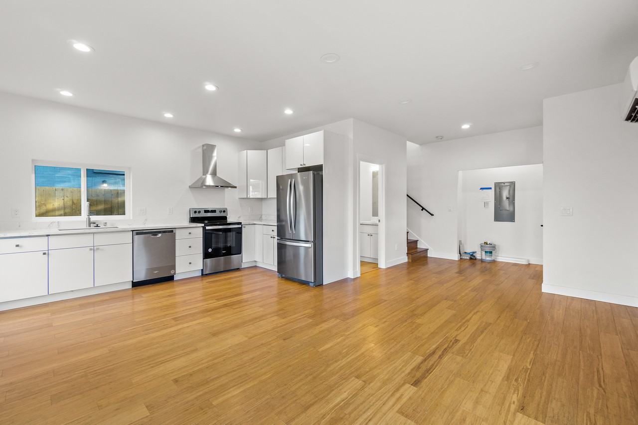 2611 41st Ave Sw - Photo 7 of 19