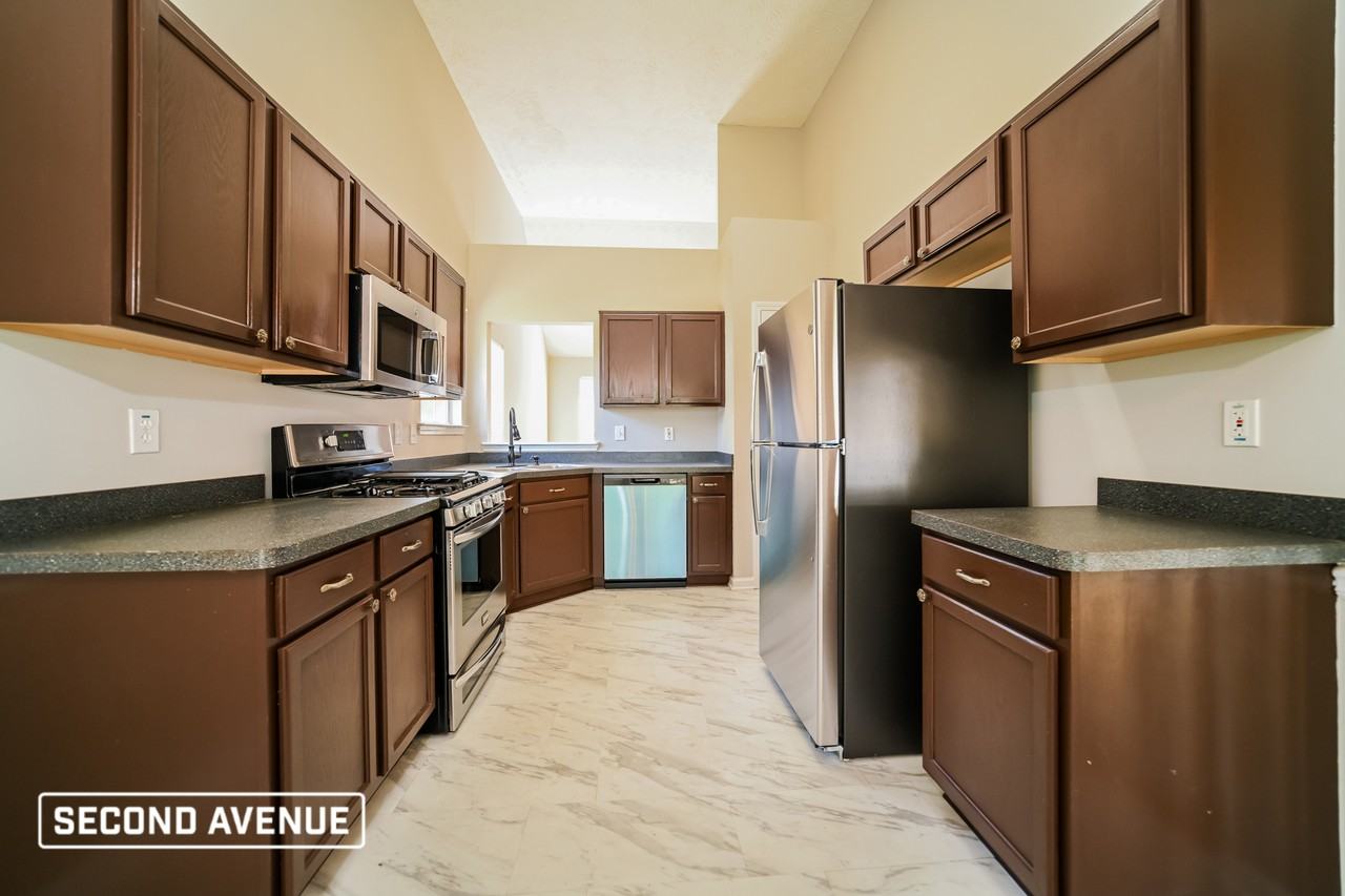 300 Stones Throw Dr - Photo 2 of 16