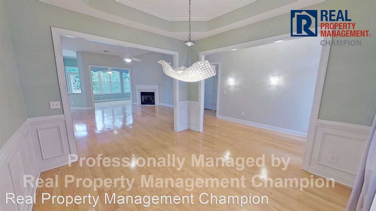 3232 Wexford Way - Photo 3 of 31