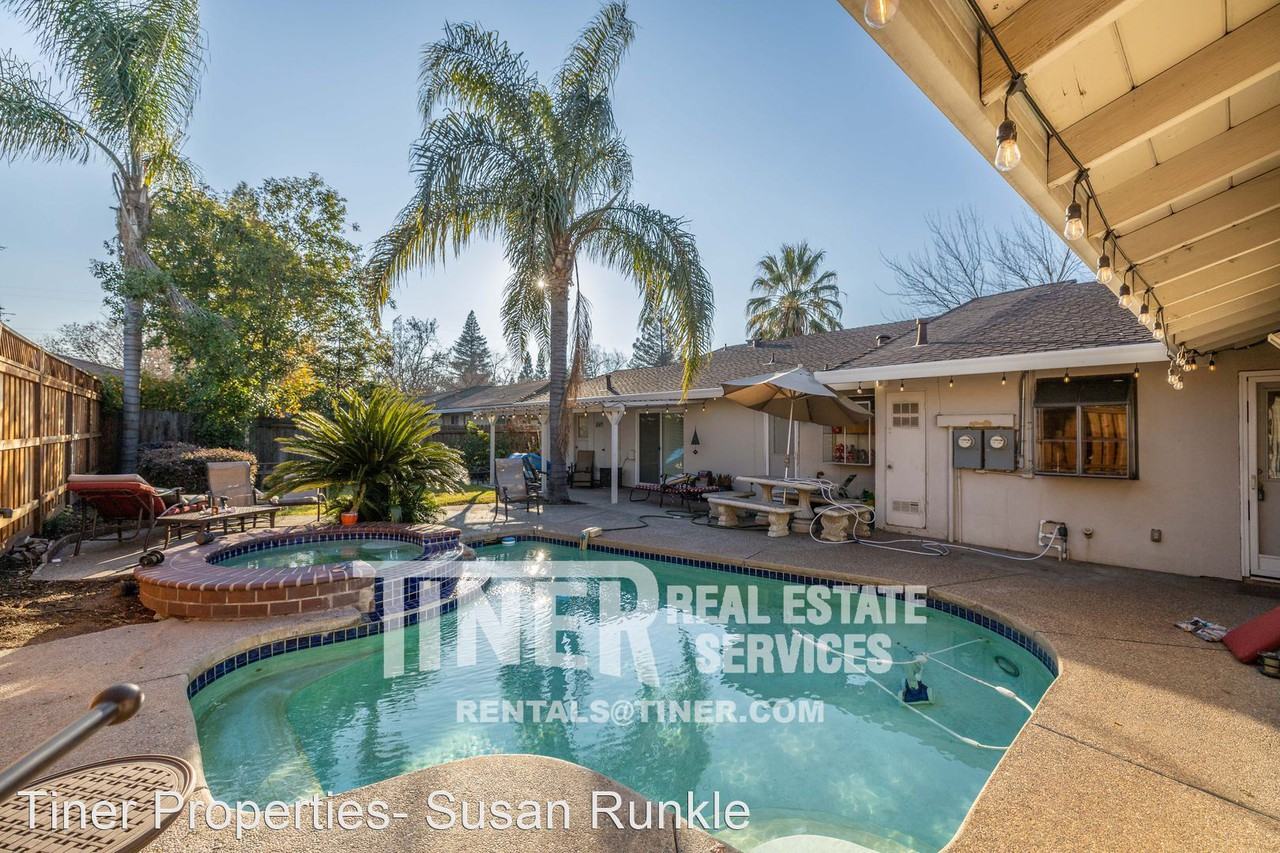 8 Saratoga Cir - Photo 3 of 35