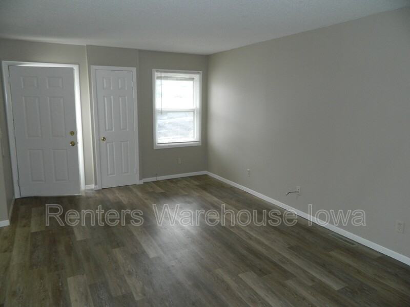904 Southeast 10th Street - Photo 3 of 14