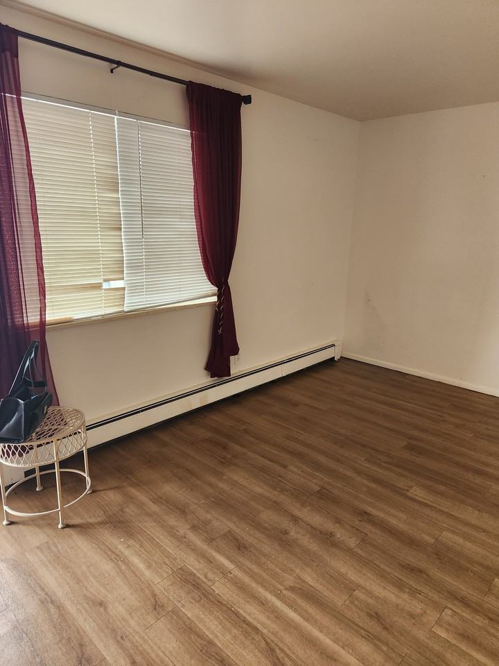 4334 N Chestnut St - Photo 2 of 10