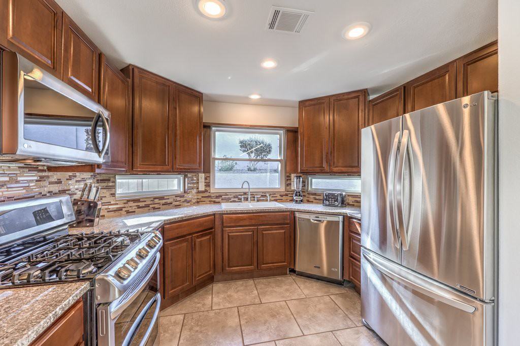 549 Brigadier St - Photo 5 of 43