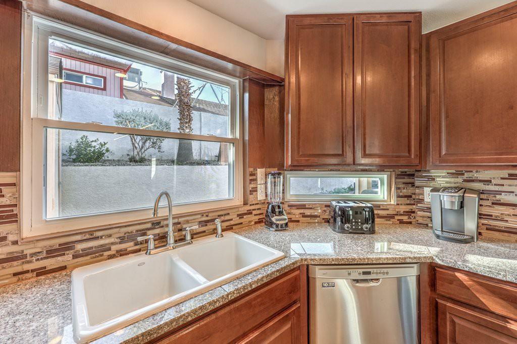 549 Brigadier St - Photo 7 of 43