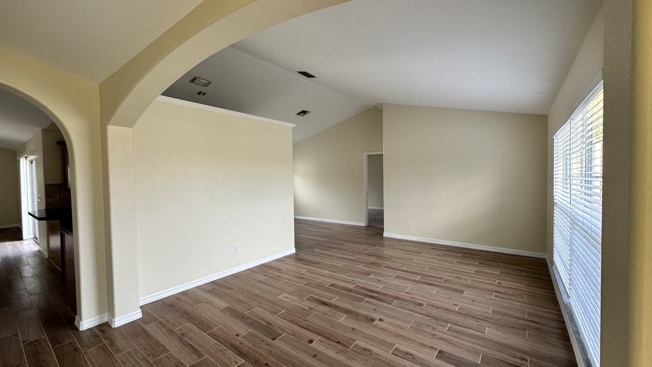 1512 Se 2nd Ave - Photo 2 of 19