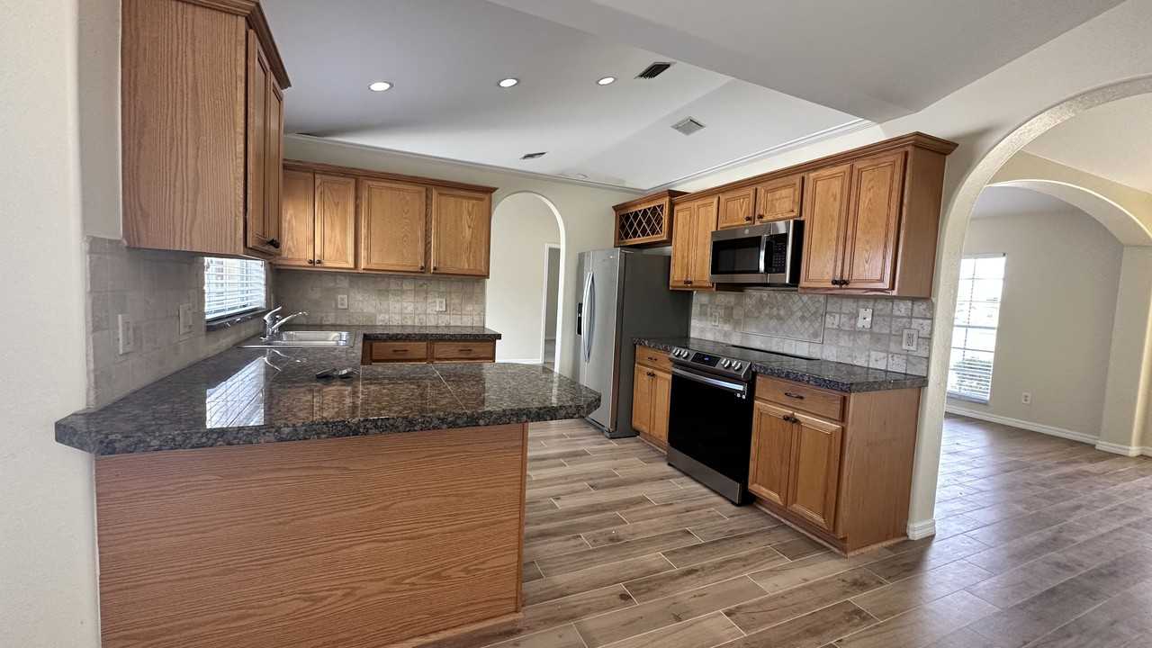 1512 Se 2nd Ave - Photo 3 of 19