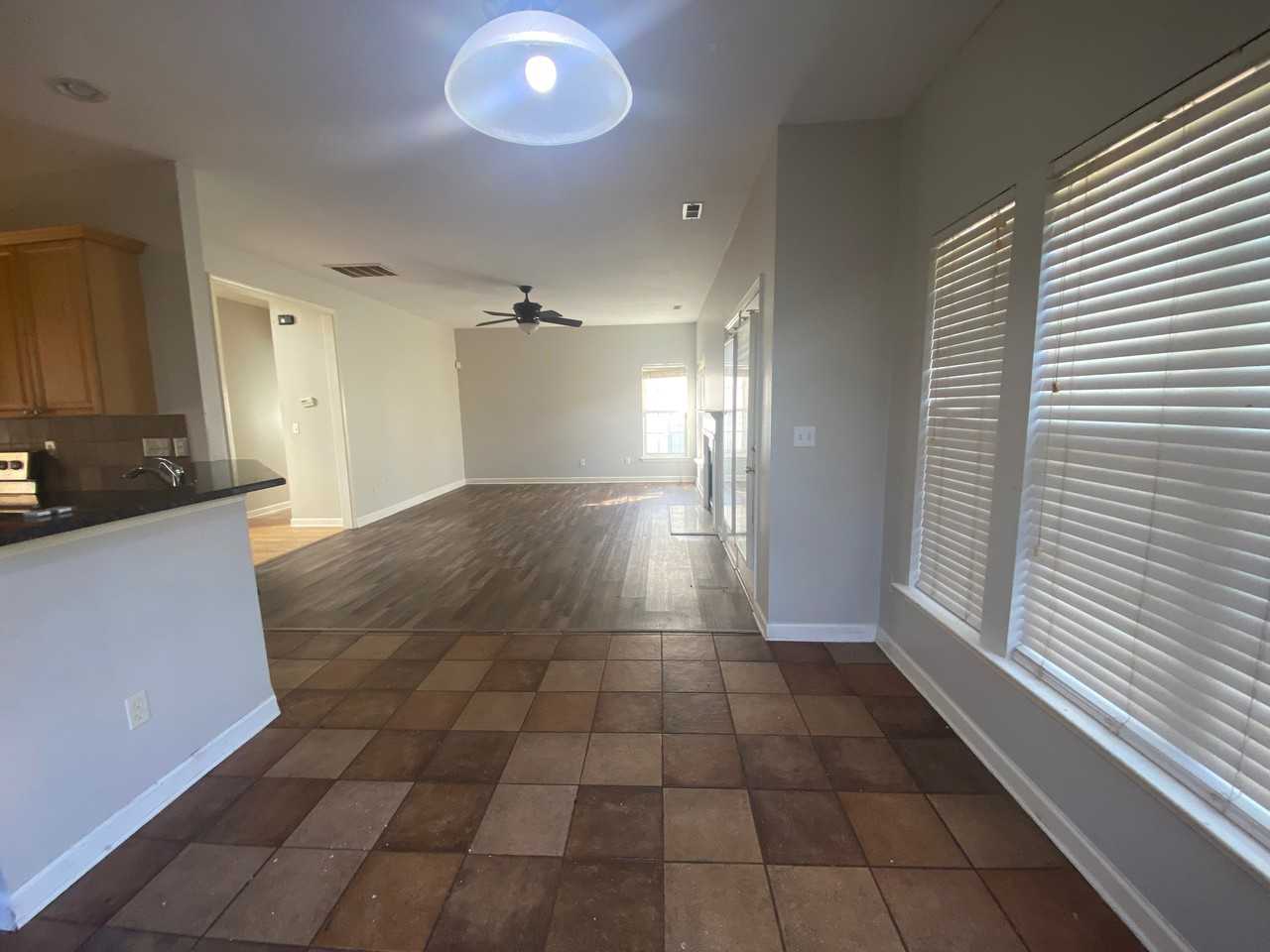 12129 Hampton Place Dr - Photo 5 of 22
