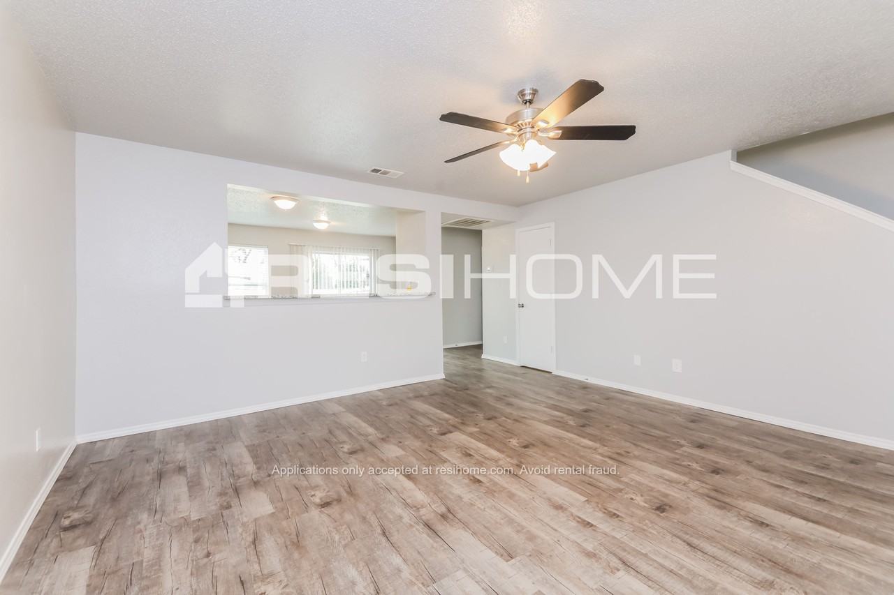 1703 Red Cloud Dr - Photo 3 of 18