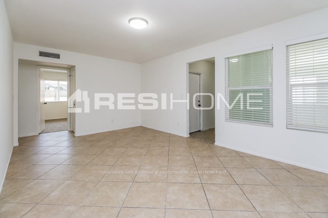 610 W Emelita Ave - Photo 3 of 18