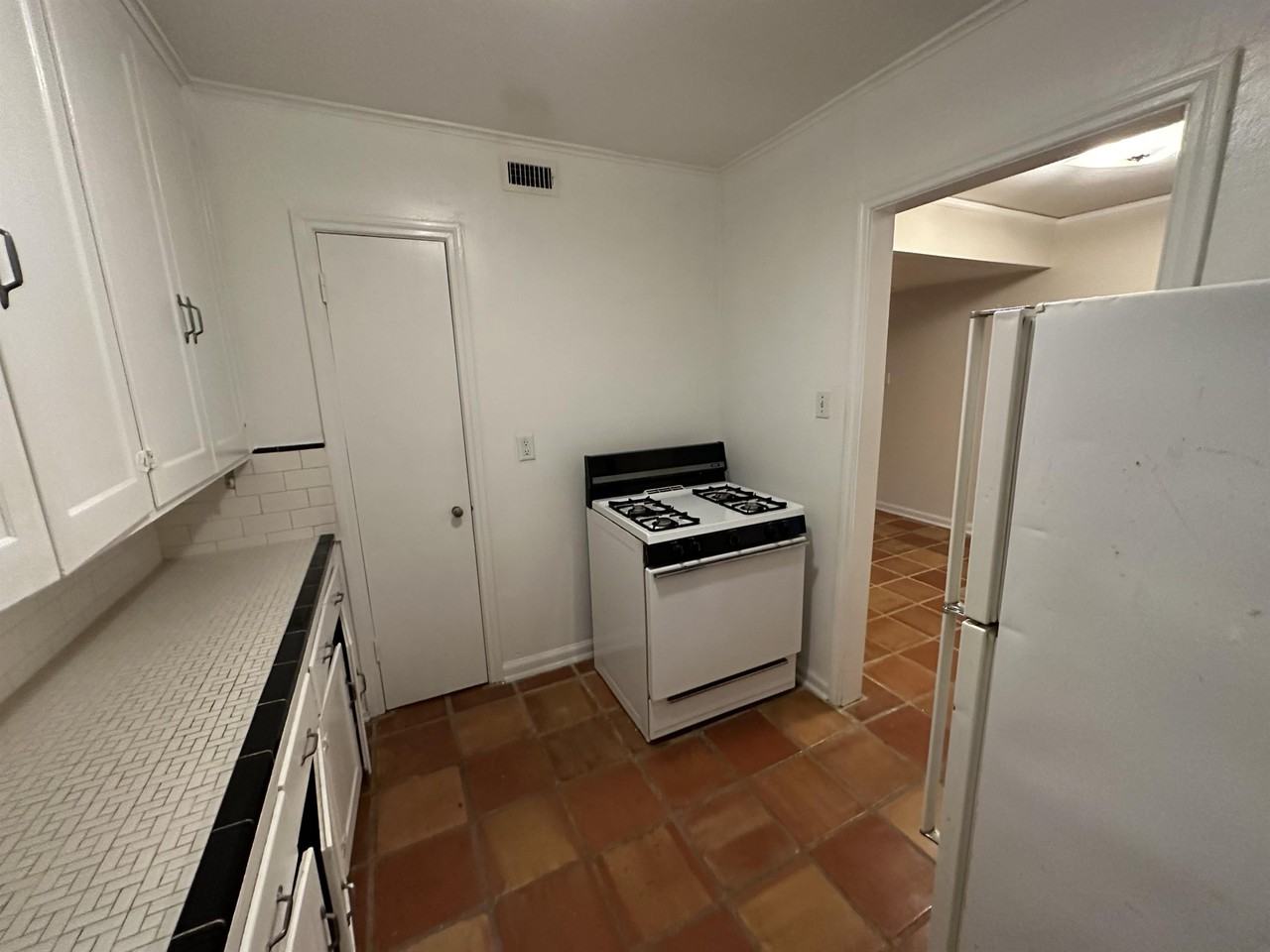 1928 1928 North BoulevardUnit 02 - Photo 2 of 9