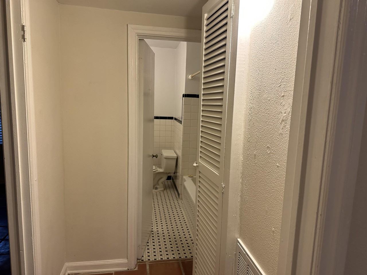 1928 1928 North BoulevardUnit 02 - Photo 6 of 9