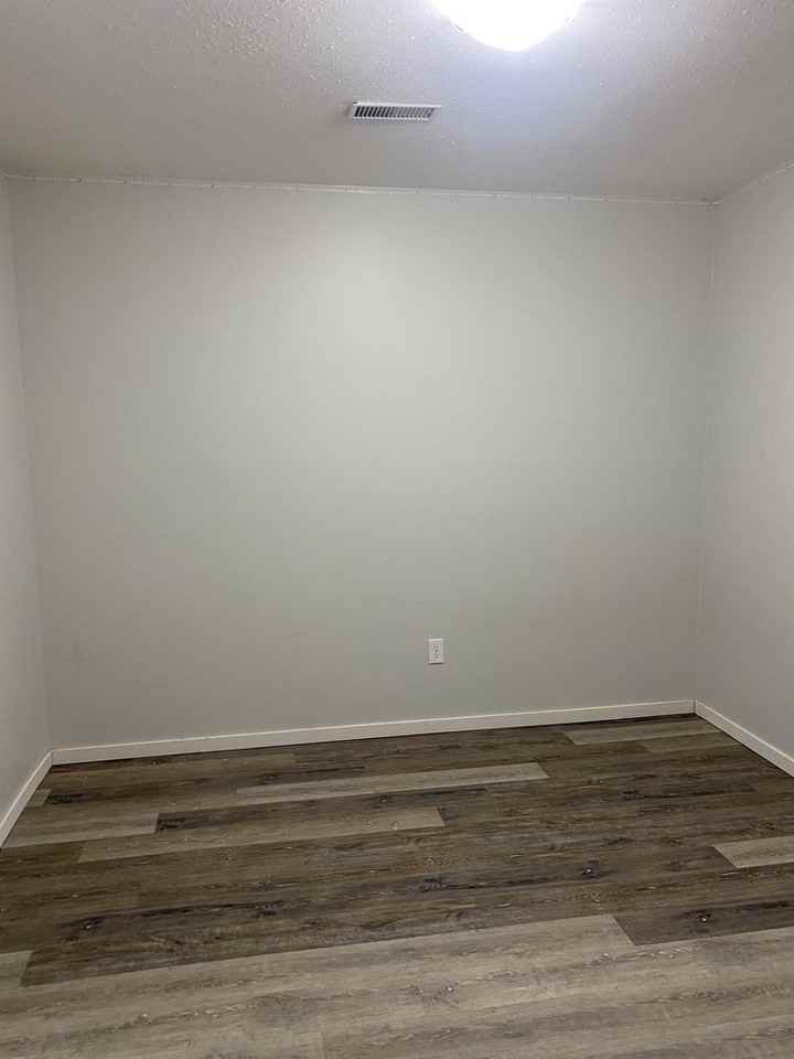 2990 10th Ave Lowr - Photo 3 of 6