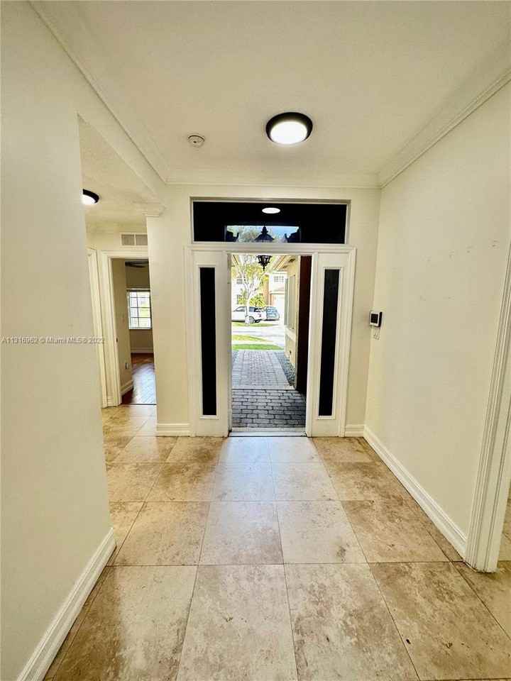 21102 Sw 88th Ct #21102 - Photo 3 of 8